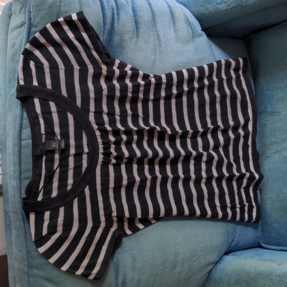 H&M black and white striped knit top